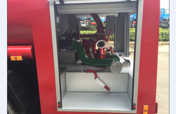 中潔牌單排5噸東風(fēng)多利卡水罐消防車(chē)